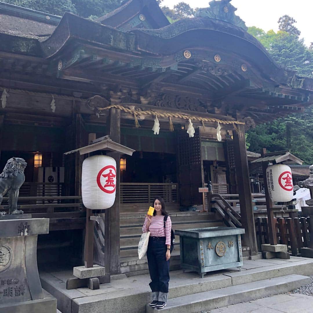 のインスタグラム：「昨日は、妹夫婦と甥っ子と一緒に、香川県金毘羅さんへ行ってきました。小学生か中学生の時ぶりに石段を785段登りました。暑かったし疲れましたが景色も綺麗で御朱印もいただけ、新天皇即位の記帳もでき、良かったです。幸福の黄色いお守りも御利益ありそう。 #金毘羅さん #讃岐富士 #御朱印」