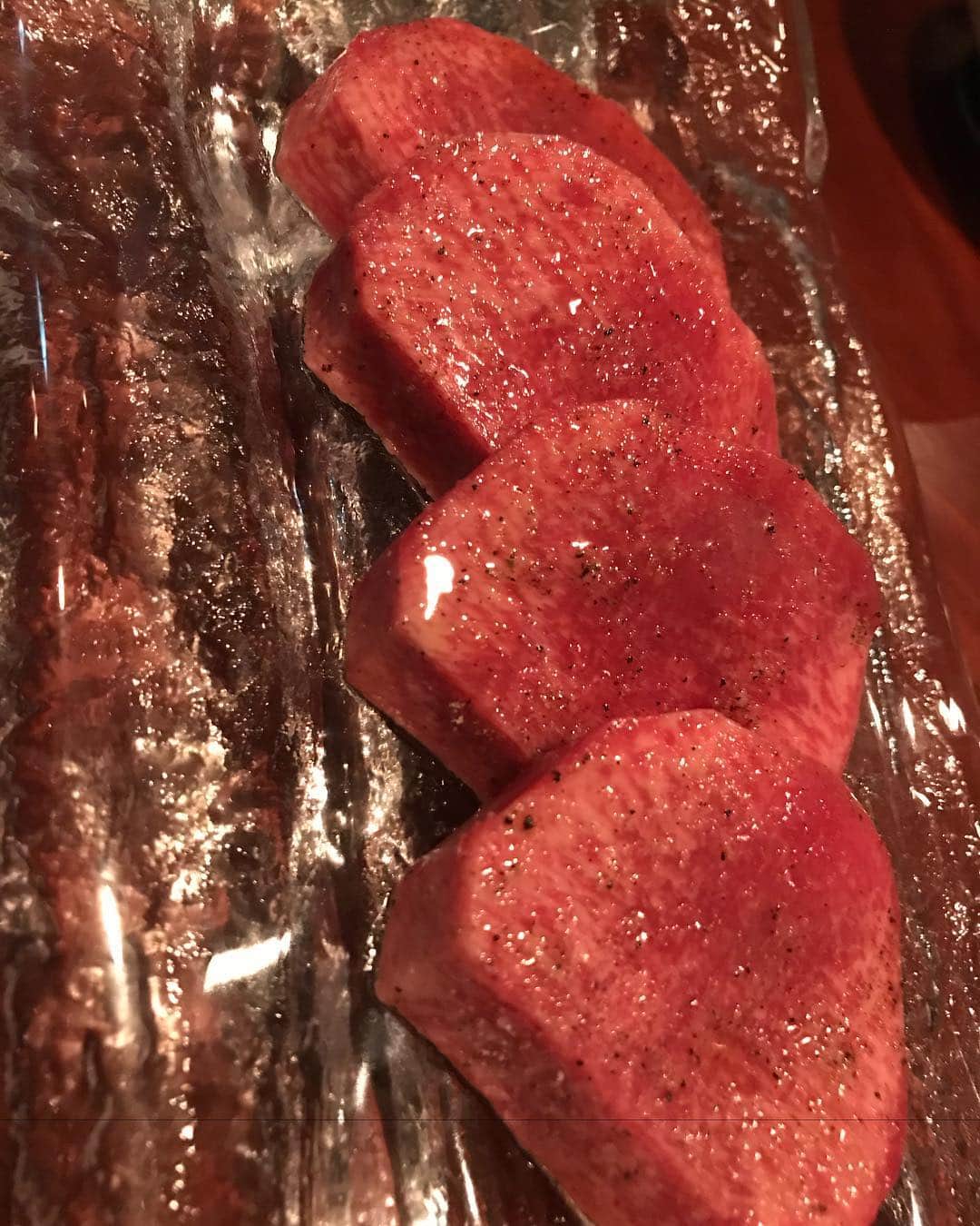 ラリソン彩華さんのインスタグラム写真 - (ラリソン彩華Instagram)「久々のみすじ😋 油が軽くて、本当に美味しかったな😊 写真忘れたけど赤いスープの激辛がコクがあって最高に美味しかった🔥 @maika0825 ←元店員のまいかの焼き方が神業だったw #タン塩#みすじ#ロース」5月3日 14時27分 - ayakalarrison