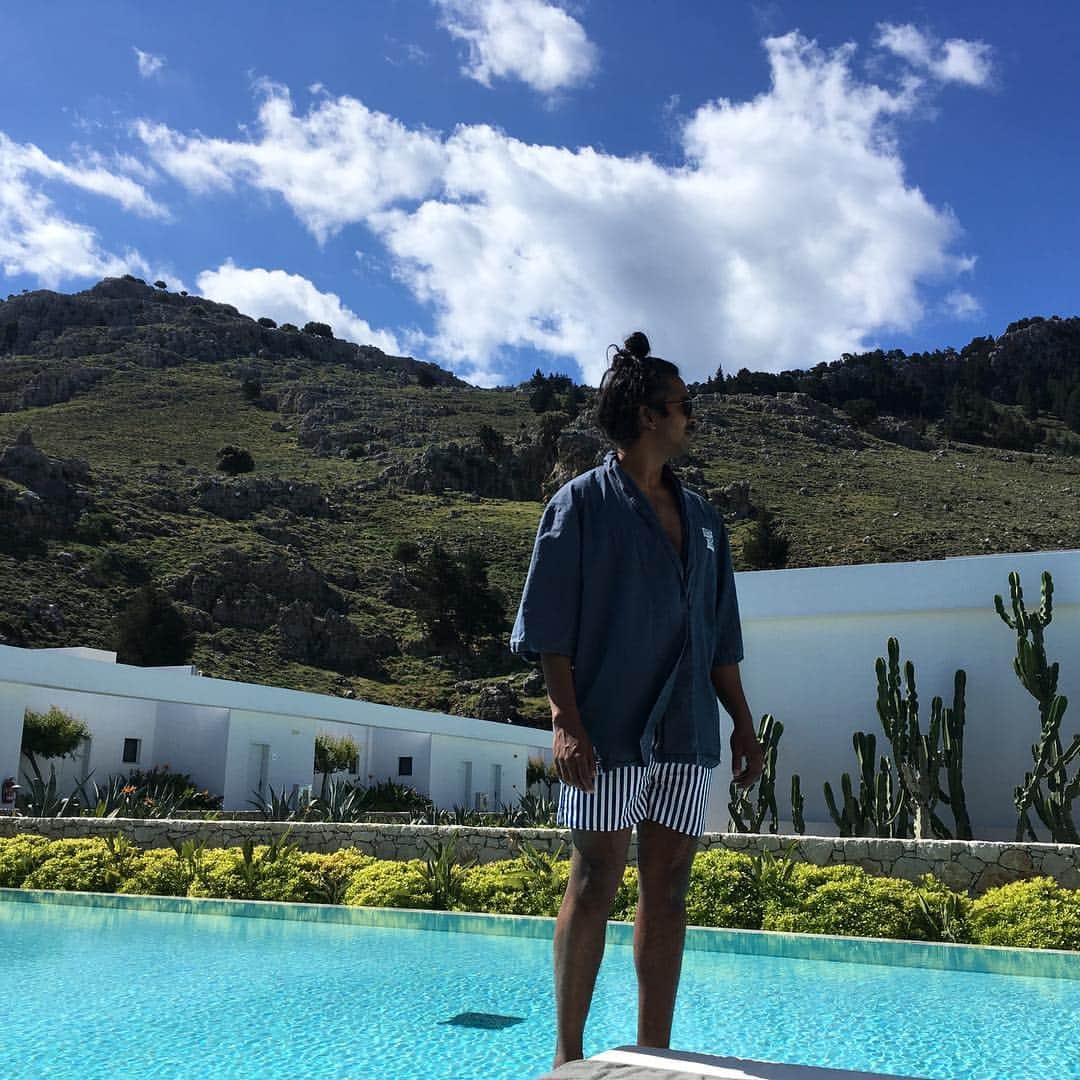 レステロッズのインスタグラム：「Some days are better. @viktor_fredback in our striped swimwear SS19.  #originalneverdies #Resteröds #mensstyle」