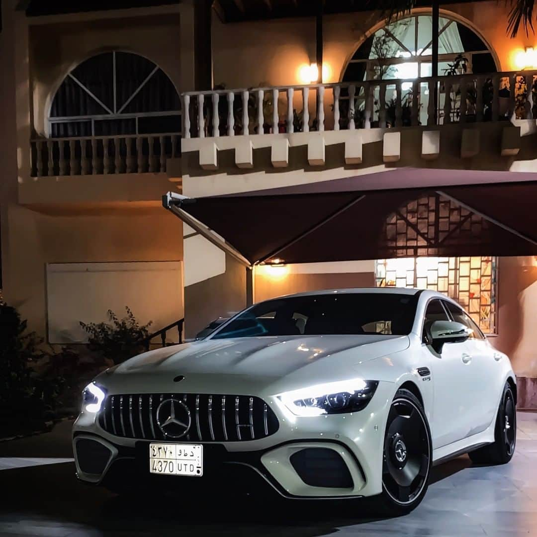 メルセデス・ベンツさんのインスタグラム写真 - (メルセデス・ベンツInstagram)「Magic moment. 🌠 Photo by @attasss. __________ [Mercedes-AMG GT 63 S 4MATIC+ | Kraftstoffverbrauch kombiniert: 11,3 l/100 km | CO2-Emissionen kombiniert: 257g/km |  http://mb4.me/RechtlicherHinweis/] . #MercedesBenz #MercedesAMG #AMG #AMGGT63S #⭐ #LifeisaRace #4doorcoupé #mbfanphoto #automotivedesign #mbcar」5月3日 15時00分 - mercedesbenz