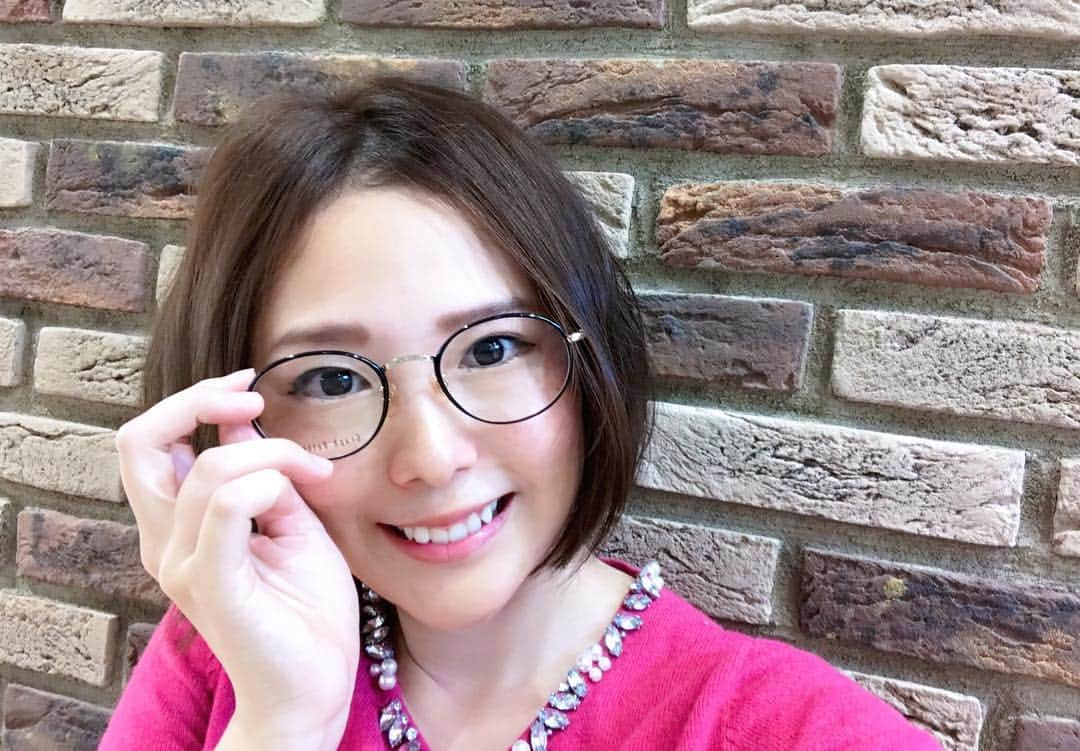 斉藤花奈のインスタグラム：「令和になったので、丸眼鏡レビューします🤓 #眼鏡 #丸眼鏡 #目標 #新垣結衣 さん #眼鏡女子 #北海道 #道産子 #アナウンサー #owndays #オンデーズ #フォロ割」