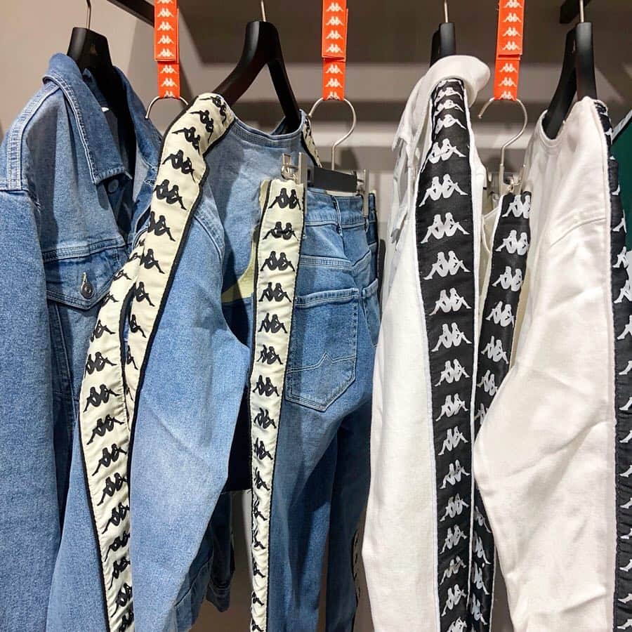 名古屋パルコさんのインスタグラム写真 - (名古屋パルコInstagram)「【南館4F Kappa】 Kappa BANDA "DENIM PACK" COLLECTION登場🌞 . ストーンウォッシュデニムにKappaおなじみのモチーフを配した、新感覚のカジュアルコレクションです🚶‍♂️🚶‍♀️ . ぜひ店頭でご確認ください！ . . . 💥G.W.FESTA～激ヤバ祭～開催中！💥 ゴールデンウィークは企画満載！ . 「ロバート激ヤバ祭 ～トゥトゥトゥ・版画・邪念0・ナイロンDJ・接しやすいサークル・大集合SP～」 「QUEEN POPUP STORE JAPAN」 「ポプテピピック ポップアップショップ」サードシーズン」 「ハローキティ×クレヨンしんちゃんカフェ」 など期間限定イベントも開催！ . その他にもオフ企画やサービス企画が盛りだくさん！ . 詳細はプロフィール画面のURL 名古屋パルコホームページをご覧ください。 . GWは名古屋パルコへ🏃‍♂️🏃‍♀️ . . . #kappa #カッパ #denimpack #kappabanda #denim #デニム #ストーンウォッシュ #プルオーバー #デニムジャケット #ジャケット #GWFESTA2019 #ロバート激ヤバ祭 #ロバート #ロバート秋山 #ロバート馬場 #ロバート山本 #QUEEN #ポプテピピック#ハローキティ#クレヨンしんちゃん#名古屋パルコ #名古屋PARCO #nagoyaparco #名古屋 #nagoya #栄 #矢場町」5月3日 15時07分 - parco_nagoya_official