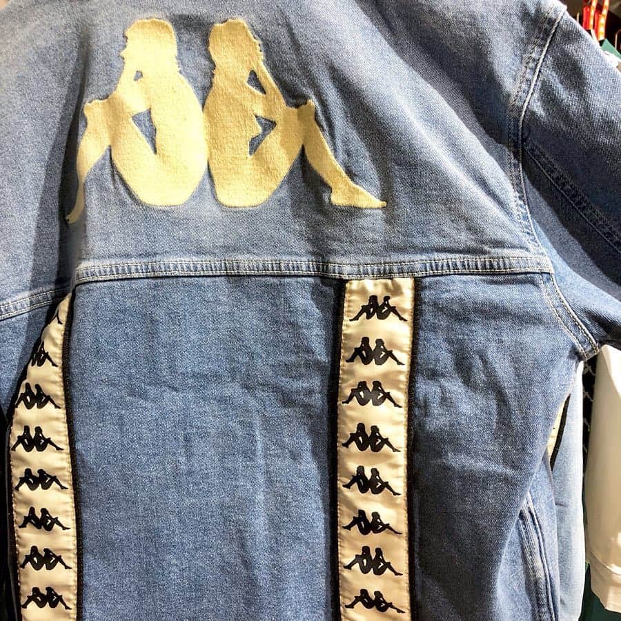 名古屋パルコさんのインスタグラム写真 - (名古屋パルコInstagram)「【南館4F Kappa】 Kappa BANDA "DENIM PACK" COLLECTION登場🌞 . ストーンウォッシュデニムにKappaおなじみのモチーフを配した、新感覚のカジュアルコレクションです🚶‍♂️🚶‍♀️ . ぜひ店頭でご確認ください！ . . . 💥G.W.FESTA～激ヤバ祭～開催中！💥 ゴールデンウィークは企画満載！ . 「ロバート激ヤバ祭 ～トゥトゥトゥ・版画・邪念0・ナイロンDJ・接しやすいサークル・大集合SP～」 「QUEEN POPUP STORE JAPAN」 「ポプテピピック ポップアップショップ」サードシーズン」 「ハローキティ×クレヨンしんちゃんカフェ」 など期間限定イベントも開催！ . その他にもオフ企画やサービス企画が盛りだくさん！ . 詳細はプロフィール画面のURL 名古屋パルコホームページをご覧ください。 . GWは名古屋パルコへ🏃‍♂️🏃‍♀️ . . . #kappa #カッパ #denimpack #kappabanda #denim #デニム #ストーンウォッシュ #プルオーバー #デニムジャケット #ジャケット #GWFESTA2019 #ロバート激ヤバ祭 #ロバート #ロバート秋山 #ロバート馬場 #ロバート山本 #QUEEN #ポプテピピック#ハローキティ#クレヨンしんちゃん#名古屋パルコ #名古屋PARCO #nagoyaparco #名古屋 #nagoya #栄 #矢場町」5月3日 15時07分 - parco_nagoya_official