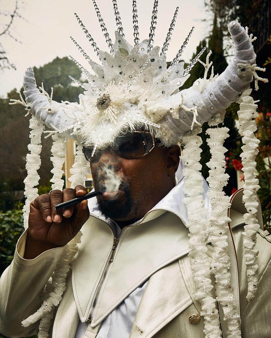 Flaunt Magazineさんのインスタグラム写真 - (Flaunt MagazineInstagram)「Go to Flaunt.com to check out the conversation between the legendary #GeorgeClinton @yolikegeorge and artist #LaurenHalsey @summaeverythang from #TheCauseandEffectIssue and order the mag (Link in Bio) ⠀⠀⠀⠀⠀⠀⠀⠀⠀ Photographed by @instamaxmonty Grooming by @frankiepaynehair ⠀⠀⠀⠀⠀⠀⠀⠀⠀ #flauntmagazine #flauntdotcom #flaunt #georgeclinton #funkadelic #laurenhalsey」5月3日 15時11分 - flauntmagazine