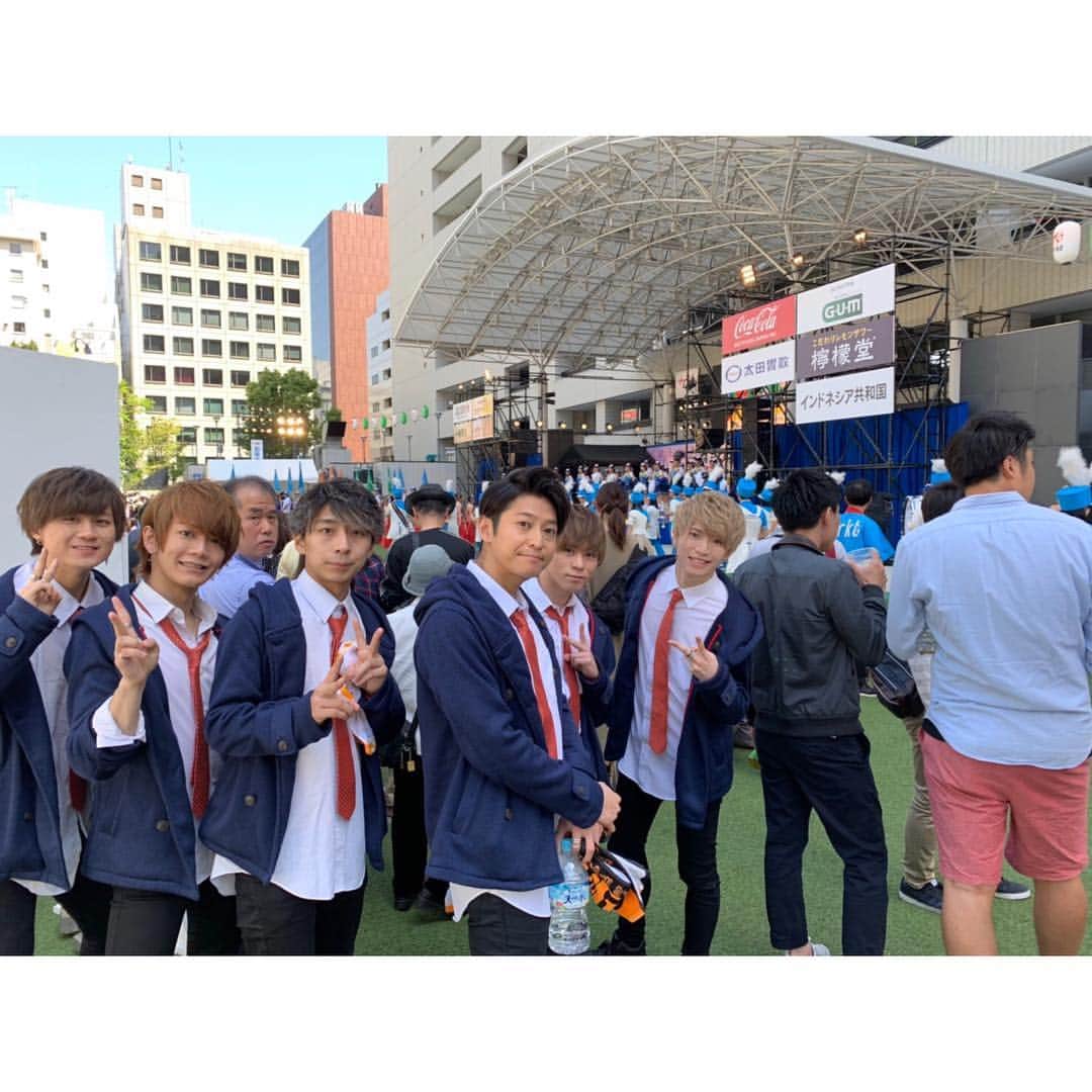 岡田鷹斗のインスタグラム：「福岡 第58回 博多どんたく港まつり 福岡の方々やどんたくの関係者さん！ 応援してくれたNGFの皆さん！ 本当にありがとうございました。 ・ ・ ・ このどんたくのステージに立てた事、 紹介だってり、僕らのために動いて下さってる方々へ恩返し出来るように、 ステージでのパフォーマンスや、 老若男女問わず愛されるグループに、 ネバギブを見て元気がもらえましたって、 言われる事が幸せです。 ・ ・ ・ 来週も福岡、熊本にも来ます！ ライブハウスでのネバギブも必見です！ 是非来てね♪♪ #NEVAGIVEUP #ネバギブ  #福岡 #博多 #どんたく #ダンスボーカル  #アイドル #岡田鷹斗」