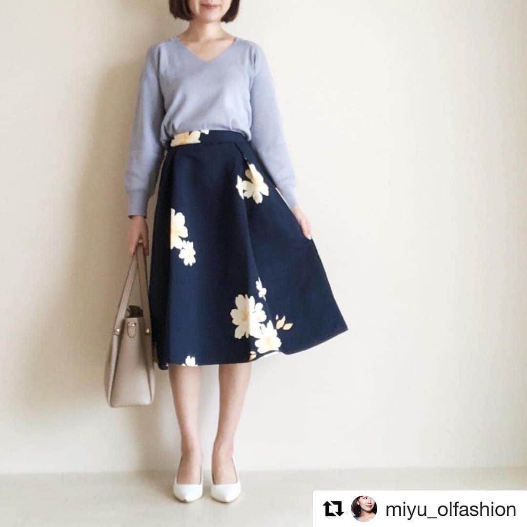 EDIST. CLOSET さんのインスタグラム写真 - (EDIST. CLOSET Instagram)「GWは1日お一人#エディストユーザー をクローズアップ！ 本日は @miyu_olfashion さん✨ ・・・ 今日の#お仕事コーデ . ひさびさにレンタルファッションを再開してみました🙆‍♀️ . 今日はトップスもスカートも#edistcloset のもの💓 . なにも考えなくてもオフィスカジュアルが完成するのが素晴らしい✨ . ブログも書いたので@miyu_olfashion のアメブロリンクからよかったら見てください🙌 . . #アメブロ更新 #cordinate #ootd #fashionblogger #今日のコーデ #今日の服 #通勤コーデ #olfashion #通勤スタイル #オフィスコーデ #オフィスカジュアル #大人カジュアル #アラサーコーデ #アラサー女子 #フォローミー #おしゃれさんと繋がりたい #プチプラコーデ #きれいめコーデ #オフィスカジュアル連合 #着回し #着回しコーデ #30代コーデ #大人ファッション #花柄スカート」5月3日 21時06分 - edist.closet