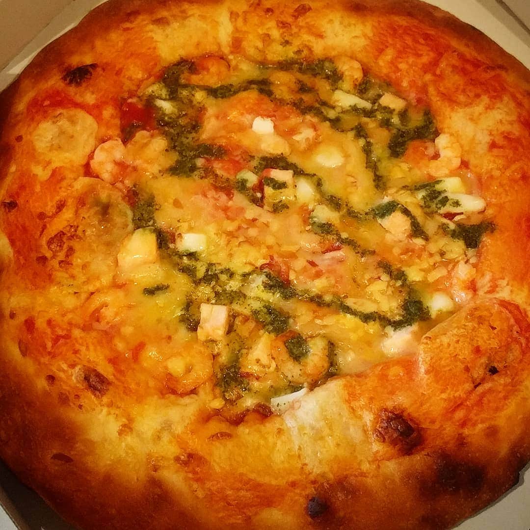 越中睦士さんのインスタグラム写真 - (越中睦士Instagram)「ピザ🍕  #pizza #ピザ」5月3日 15時44分 - makotokoshinaka