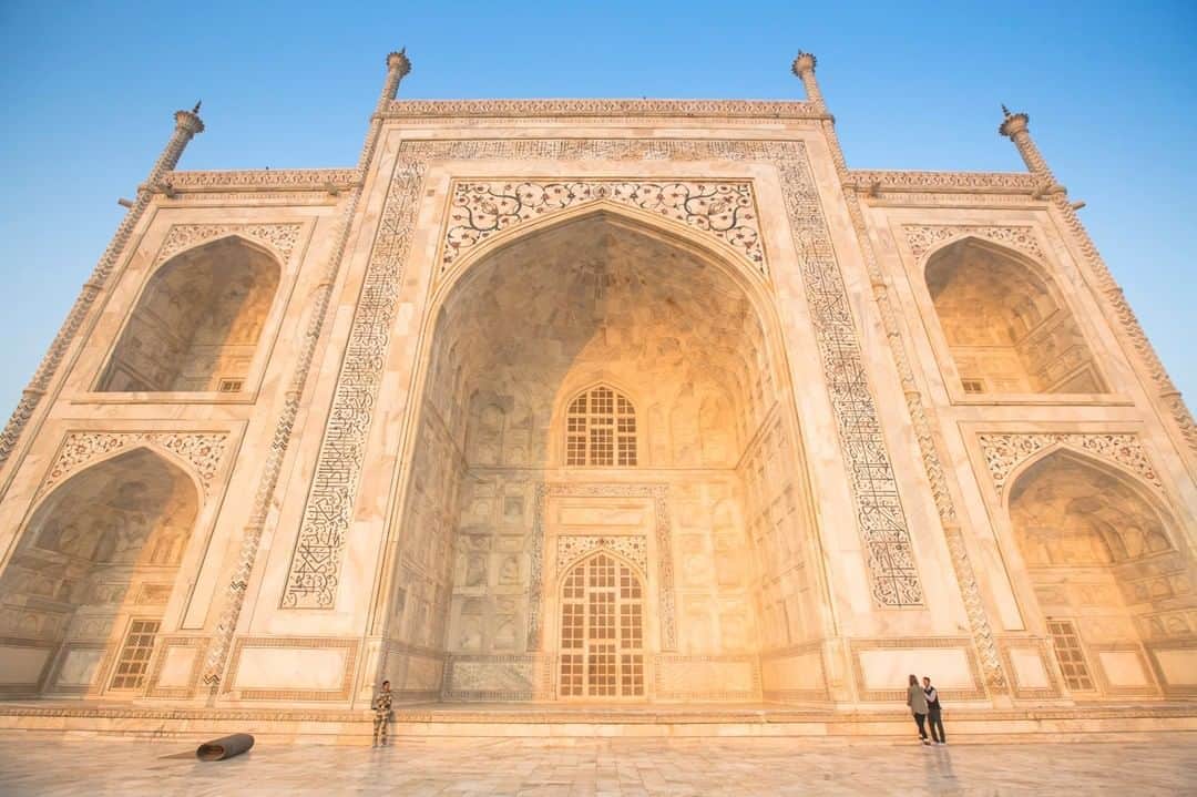 National Geographic Travelさんのインスタグラム写真 - (National Geographic TravelInstagram)「Photo by @emilypolar | Tiny humans standing below the 73 meters of magnificent marble that is the Taj Mahal. To see more of India and beyond follow me @emilypolar #India #Agra #Tajmahal」5月3日 16時02分 - natgeotravel
