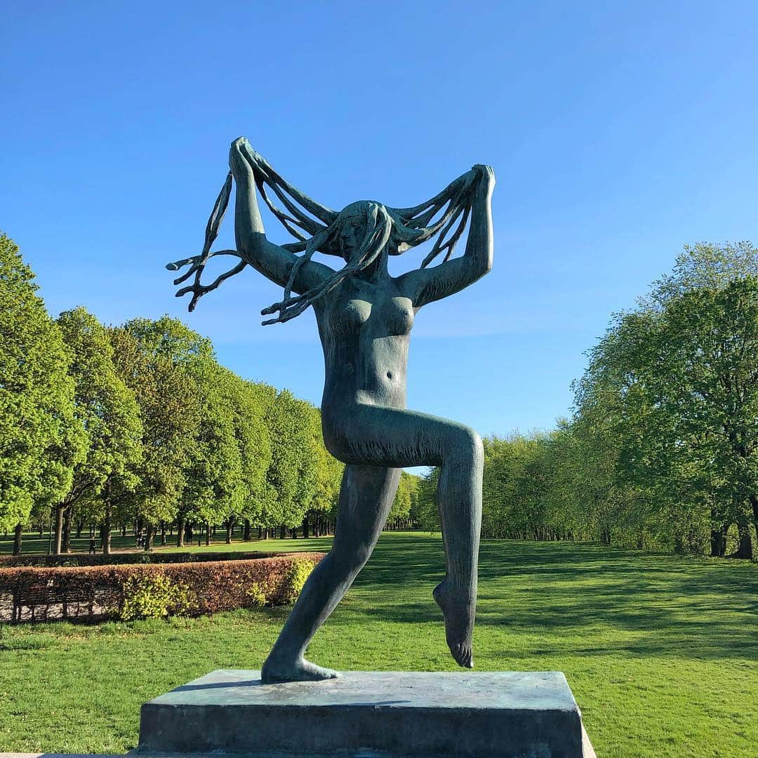 Ida Froskさんのインスタグラム写真 - (Ida FroskInstagram)「The Art Toast Project Presents: Gustav Vigeland (Girl with Long Hair). This year it’s 150 years since the Norwegian sculptor was born. In collaboration with @kulturetaten. #Vigeland150 #InspiredbyVigeland」5月3日 16時05分 - idafrosk
