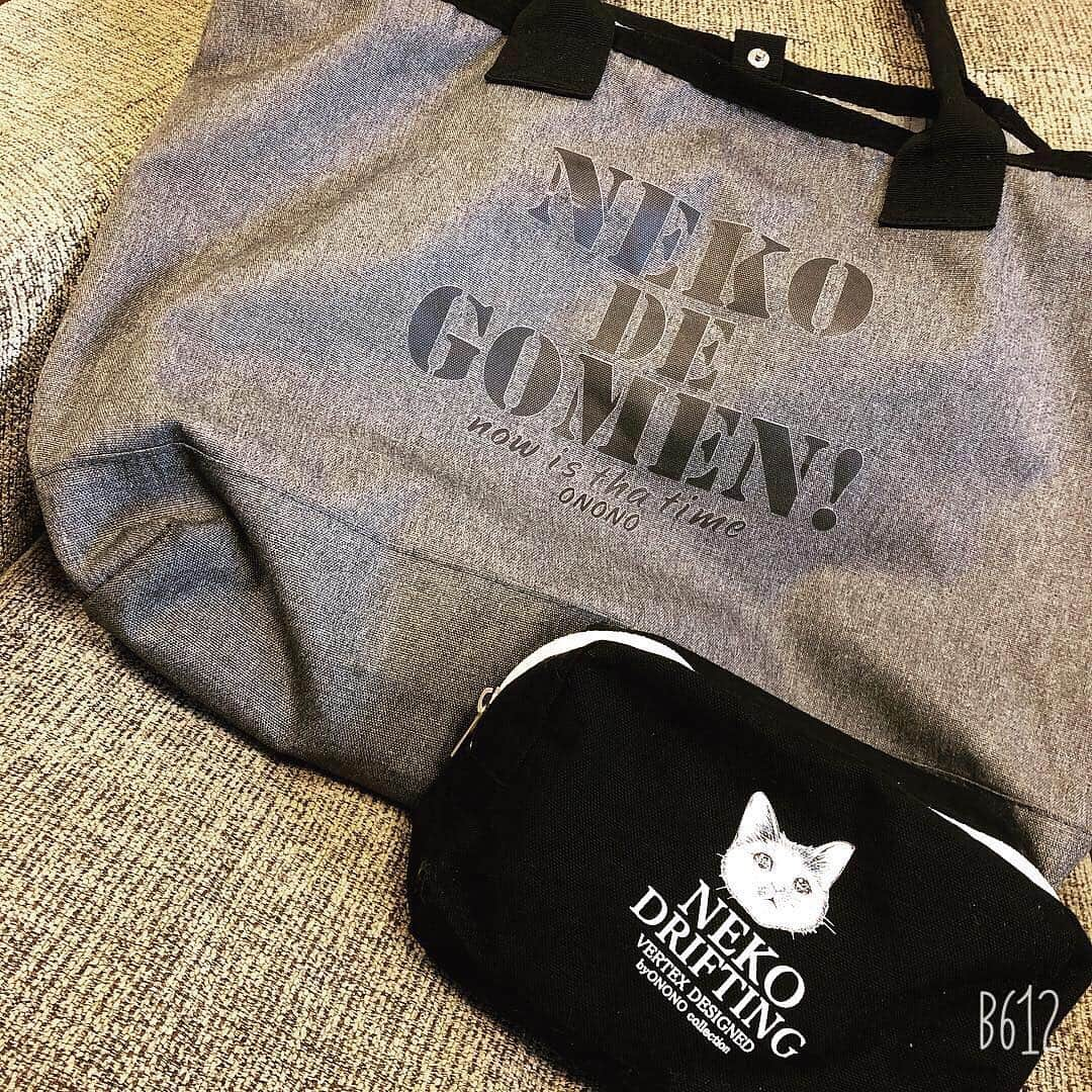 小野さゆりさんのインスタグラム写真 - (小野さゆりInstagram)「予想以上にNEKO  DE GOMEN!ビッグトート一泊旅行や出張に重宝しまくってる( ﾟωﾟ  ホコリや汚れつかない素材だし、ナイロン製だからむちゃ軽いしぬれても大丈夫。  ボタンつきだから中身が出ないし、ポケットもついてる。  5000yen  これはおススメ🐱  そして猫ドリポーチでけた❤️ マチがでかくてなんでもはいる(*⁰▿⁰*) #cat #猫 #トートバッグ  #nekodrifting  #ベルテックス #にゃんすたぐらむ #🐱 #ねこすたぐらむ #ネコ #ネコスタグラム #cats #cats_of_world」5月3日 16時12分 - sayuriono0301