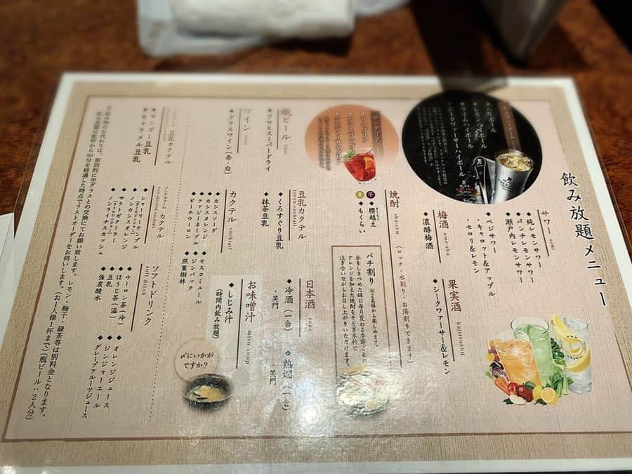佐井祐里奈さんのインスタグラム写真 - (佐井祐里奈Instagram)「#豆屋茶寮 にてフードスタイルナビゲーションお疲れ様会🥰 2016年からアットエフエムにて始まった番組😋たくさんのご縁をいただいた番組でした✨ パーソナリティの神谷さんはダンディーなんだけれど面白くって皆に慕われてていつもかっこよかった🙆‍♀️神谷さんから学ぶことがたくさんありました✨ありがとうございました✨ ゲストに出てくださった皆さんも『食』への真っ直ぐな想いを語ってくださる、愛溢れる方達ばかり…。一つ一つの出会いが素晴らしい刺激となりました。 そして番組を支えてくださったスポンサーの皆さん、関係者の皆さんに心から感謝しています🙇‍♀️❤️ 皆さんがサポートしてくださったおかげで、自由に楽しく美味しく笑 のびのびと番組を担当することができました。私はとっても幸せでした💕 出産のため👶卒業という形になりましたが、これからも番組を応援しています✨✨ また会おうねの言葉が嬉しかった❤️ しっかりとパワーアップしてまたご一緒できることを楽しみにしていますっ💕 . . . . . . #アットFM #番組卒業 #前向きな卒業に感謝 #フードスタイルナビゲーション #yunnaログ #飲み放題メニューに豆乳があって美味しかった😍」5月3日 16時30分 - yunna_s31