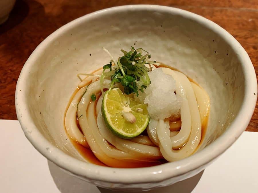 佐井祐里奈さんのインスタグラム写真 - (佐井祐里奈Instagram)「#豆屋茶寮 にてフードスタイルナビゲーションお疲れ様会🥰 2016年からアットエフエムにて始まった番組😋たくさんのご縁をいただいた番組でした✨ パーソナリティの神谷さんはダンディーなんだけれど面白くって皆に慕われてていつもかっこよかった🙆‍♀️神谷さんから学ぶことがたくさんありました✨ありがとうございました✨ ゲストに出てくださった皆さんも『食』への真っ直ぐな想いを語ってくださる、愛溢れる方達ばかり…。一つ一つの出会いが素晴らしい刺激となりました。 そして番組を支えてくださったスポンサーの皆さん、関係者の皆さんに心から感謝しています🙇‍♀️❤️ 皆さんがサポートしてくださったおかげで、自由に楽しく美味しく笑 のびのびと番組を担当することができました。私はとっても幸せでした💕 出産のため👶卒業という形になりましたが、これからも番組を応援しています✨✨ また会おうねの言葉が嬉しかった❤️ しっかりとパワーアップしてまたご一緒できることを楽しみにしていますっ💕 . . . . . . #アットFM #番組卒業 #前向きな卒業に感謝 #フードスタイルナビゲーション #yunnaログ #飲み放題メニューに豆乳があって美味しかった😍」5月3日 16時30分 - yunna_s31