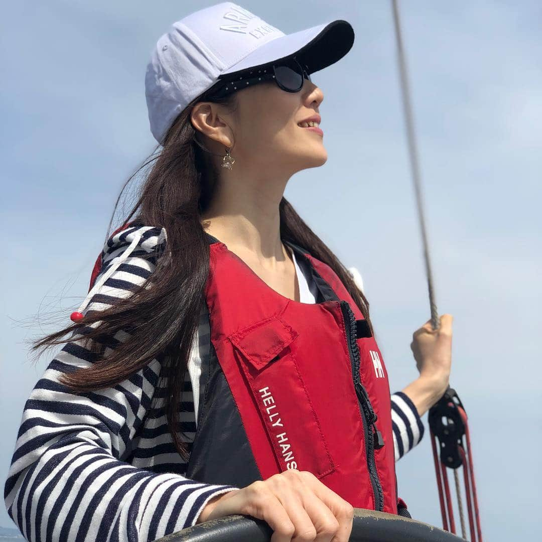 遠近由美子さんのインスタグラム写真 - (遠近由美子Instagram)「#sailing ⛵️ #葉山  #風 #気持ちいい  #ママおやすみday #のびのび #ぷかぷか #ぱぱありがとう」5月3日 16時48分 - yumiko_tochika