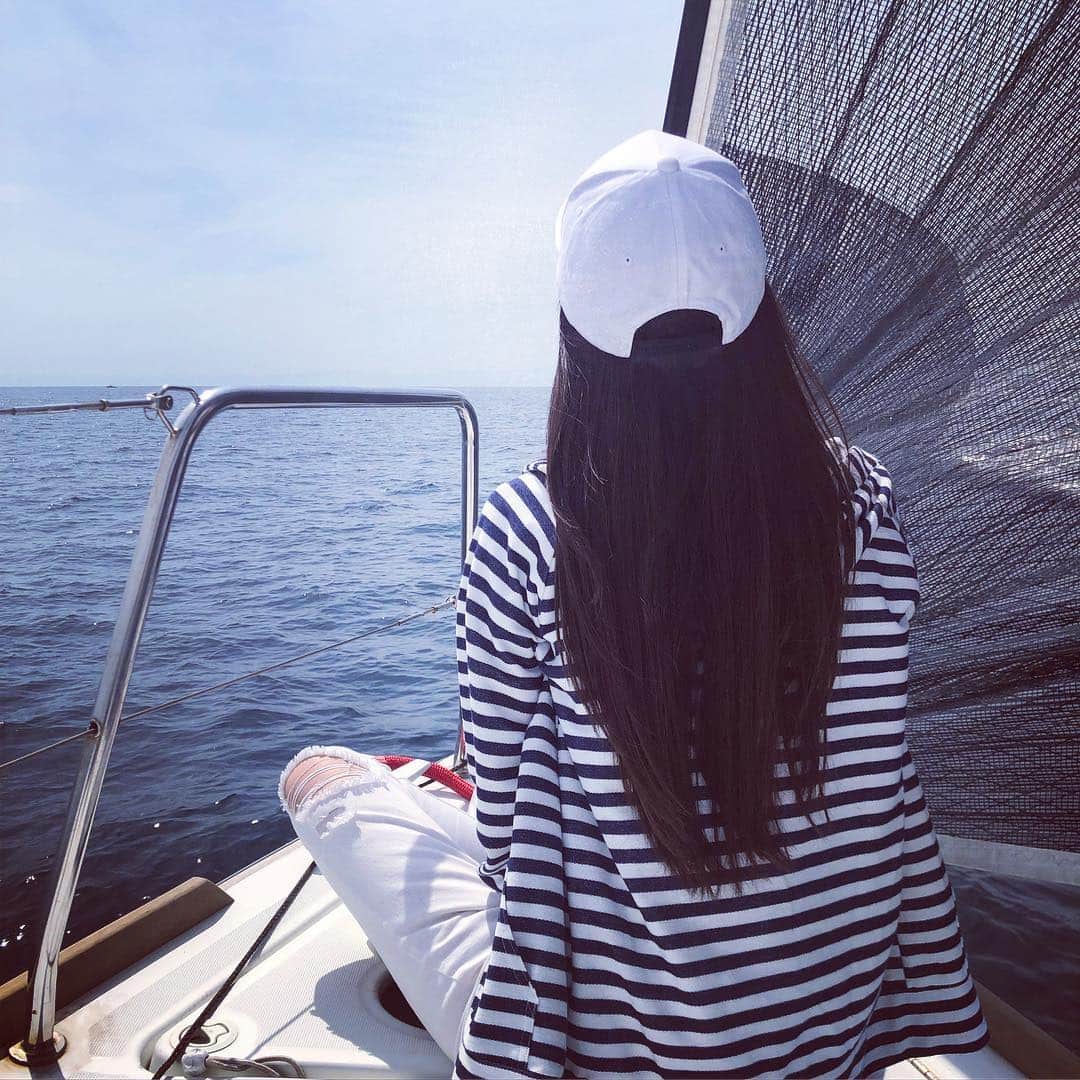 遠近由美子さんのインスタグラム写真 - (遠近由美子Instagram)「#sailing ⛵️ #葉山  #風 #気持ちいい  #ママおやすみday #のびのび #ぷかぷか #ぱぱありがとう」5月3日 16時48分 - yumiko_tochika