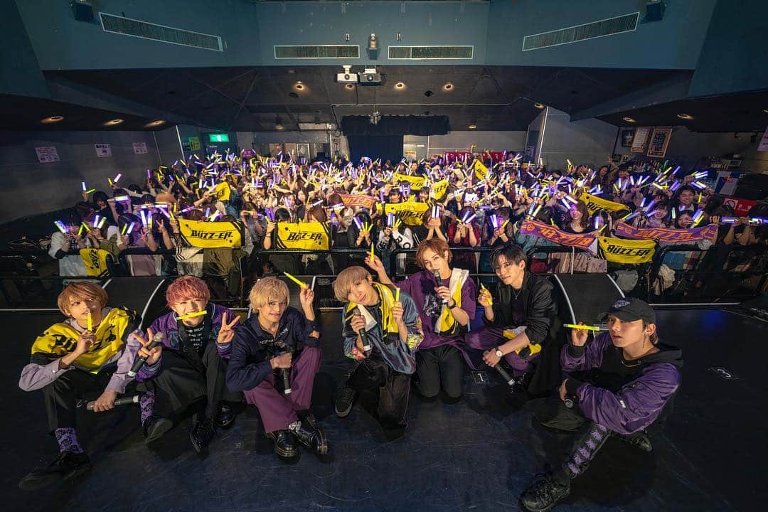 BUZZ-ER.のインスタグラム：「本日はBUZZ-ER.ファンミーティング「ガチンコLIVE」にお越しいただき誠にありがとうございました‼️ 僕達BUZZ-ER.の1stワンマンライブでやらせていただいた、ダンスナンバーを今回振り起こしをして皆さんに披露させていただきましたがいかがでしたでしょうか🐝  来てくださった皆様もインスタライブを見てくれた方々も本当にありがとうございました‼️ また近々LIVEの様子をインスタライブなどでお見せ出来る機会とか作りたいと思ってますので是非楽しみにしていてください🐝🐝 次のLIVEは5/6 SPINNSFESです🐝 皆さまのお越しをお待ちしてます🐝 #爆裂顔ラン最強  #BUZZ_ER  #buzzer  #ファンミーティング」