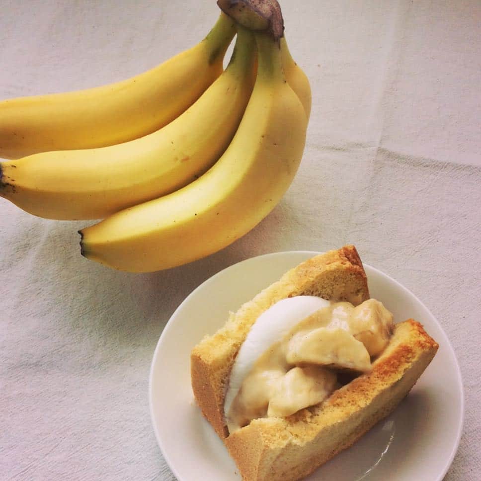 なかしましほ（foodmood）さんのインスタグラム写真 - (なかしましほ（foodmood）Instagram)「5月のシフォンサンド、バナナカスタード🍌はじまってます。」5月3日 17時13分 - foodmoodshop