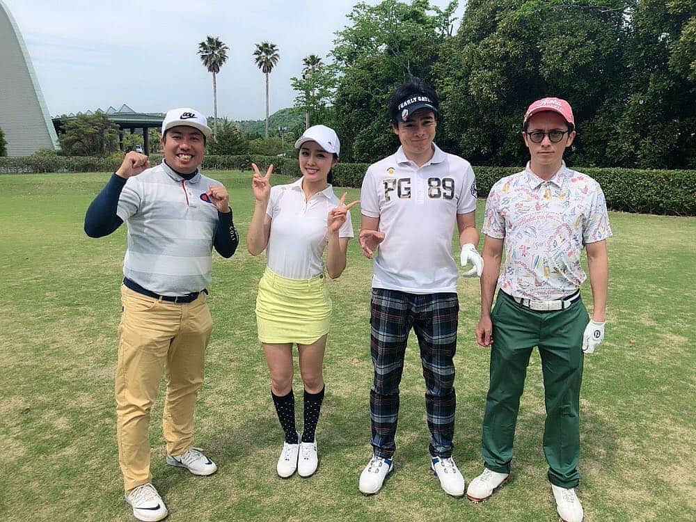 石田安奈さんのインスタグラム写真 - (石田安奈Instagram)「今日は、藤森さんと吉村さんと大西ライオンさんとゴルフ行ってきた〜❤️ 楽しすぎる会でした笑❤️ #ゴルフ #ゴルフ女子 #ゴルフウェア #descentepause」5月3日 17時18分 - annaishida_0527
