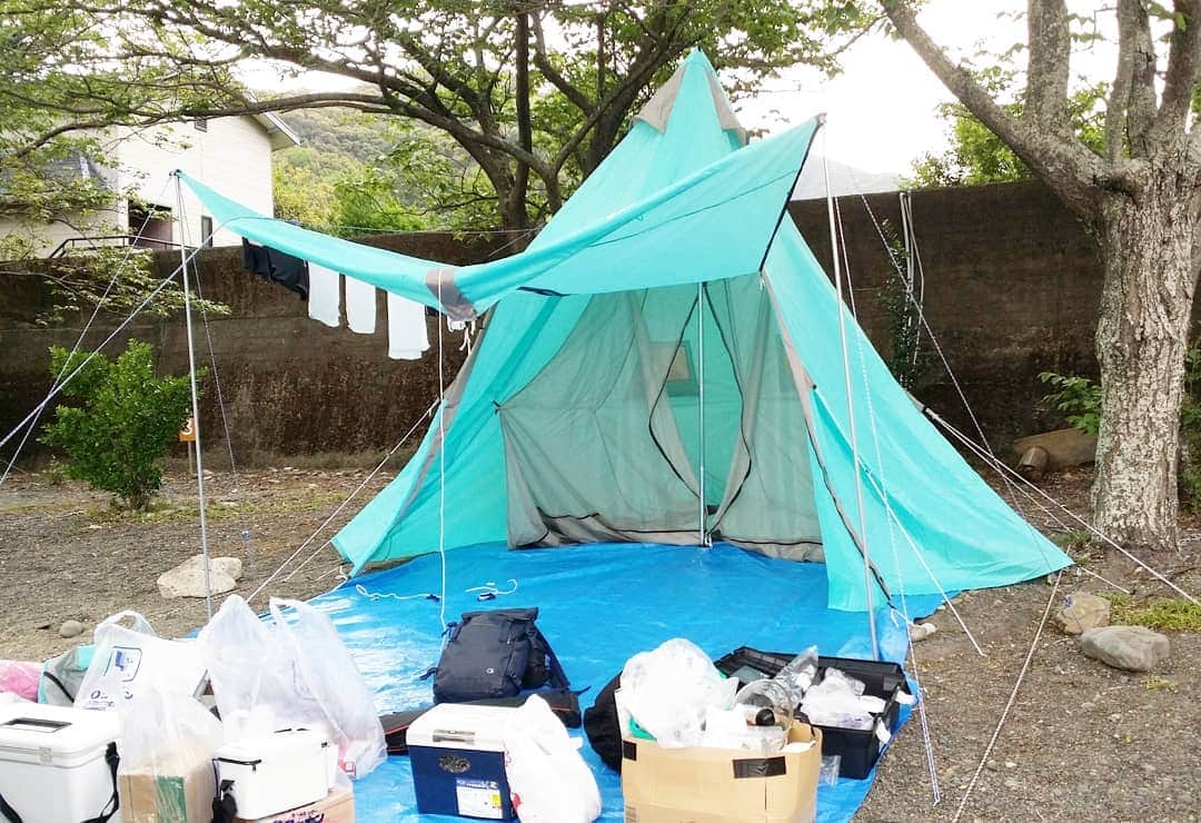 町田星児さんのインスタグラム写真 - (町田星児Instagram)「キャンプ2日目、場所を変えてテント設営完了。暇をありがとう！」5月3日 17時35分 - machidaseiji