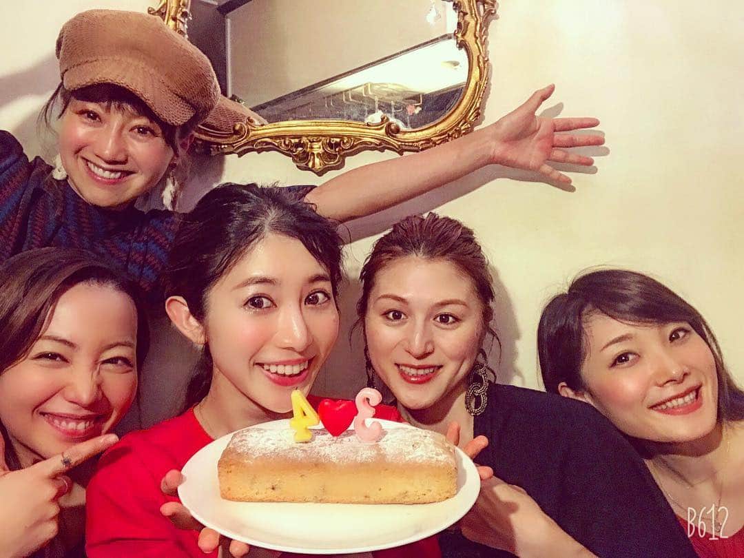 のインスタグラム：「👭 平成最後は いつものメンバーで。  #女子会 とはとても言えない。  #親父会 なのか いや #中2男子  の集まりか🤭  ガハガハ笑って超絶レベルの心デトックス。  環境が変わっても 状況が変わっても なんら変わらない関係性があることに  深く感謝🙏  女って楽しい。 一一一一一一一一一一一一一一一一一一一一一一一一一一一一 #ガールズトーク#否#親父トーク#women#girls#気持ちは#talking#girlstalk#平成最後#平成から令和へ#令和#よろしくお願い致します」