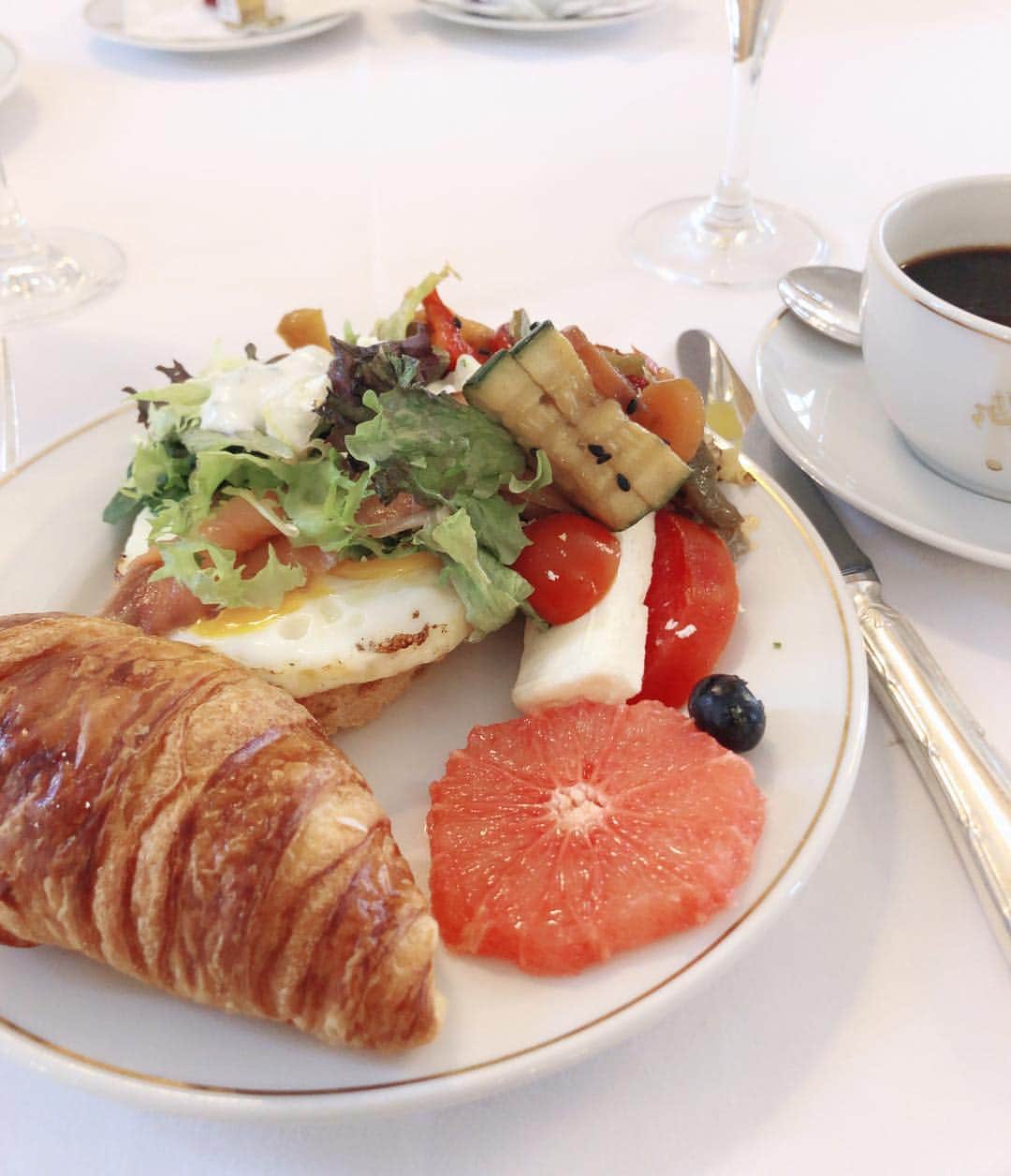 草間淑江さんのインスタグラム写真 - (草間淑江Instagram)「おはようございます。 スペイン サンセバスチャンでの朝。  #スペイン#サンセバスチャン#旅#朝食」5月3日 17時28分 - yoshie_kusama