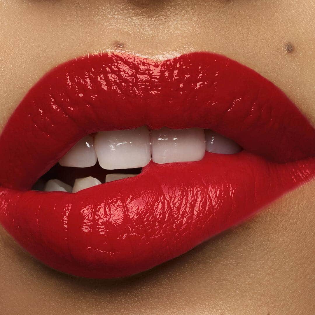 Yves Saint Laurent Beautyさんのインスタグラム写真 - (Yves Saint Laurent BeautyInstagram)「Dare to create steam - drench your lips in fire  ROUGE VOLUPTÉ SHINE in N°101 MAKE IT BURN #yslbeauty #endangermered #boldlips」5月3日 17時28分 - yslbeauty