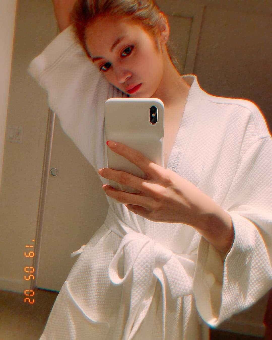 楓さんのインスタグラム写真 - (楓Instagram)「こちらはもう夜の22時35分です...😌 明日は撮影で早起きなのでもう寝ます。 みなさん良い1日を... good night...🌙」5月3日 17時36分 - kaede_