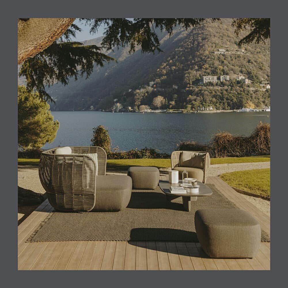 B&B Italiaさんのインスタグラム写真 - (B&B ItaliaInstagram)「Sensual shapes, woven forms, enveloping volumes: please welcome Bay, a collection of sculptural outdoor furnishings designed by Nipa Doshi and Jonathan Levien. . . . #Bayoutdoor #bebitalia #doshilevien #outdoordecor #outdoordesign」5月3日 17時45分 - bebitalia