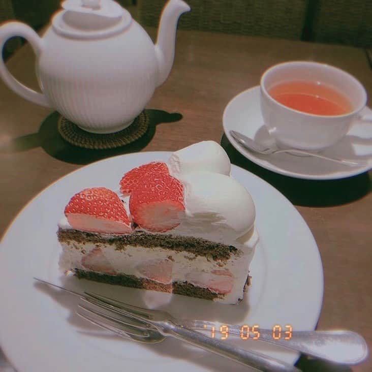 「SNOW」顔認識カメラアプリのグルメインスタ