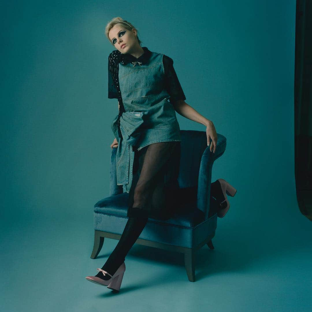 Miu Miuさんのインスタグラム写真 - (Miu MiuInstagram)「@LucyBoynton1 in #MiuMiuSS19 for @Rollacoaster Magazine. Photography by @KarenCollinsPhoto and Styling by @LeithClark.  #MiuMiuEditorials」5月3日 17時50分 - miumiu