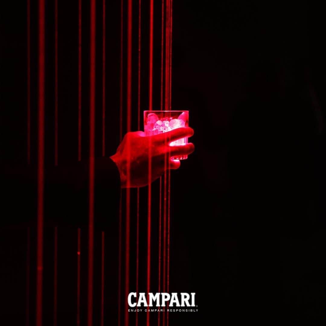Campari Japanさんのインスタグラム写真 - (Campari JapanInstagram)「世界中の最高峰のバーで開催される #ネグローニウィーク まで２ヶ月をきりました。今年は日本のバーも参加予定です。ネグローニを味わう準備は出来ていますか？#CAMPARI #アペリティーボ #カンパリレッド #Negroni #ネグローニ #イタリア #カクテル #cocktails #mixology #ミクソロジー #ミラノ #drinks #食前酒 #カンパリ #N100  #NegroniWeek」5月3日 18時00分 - camparijapan
