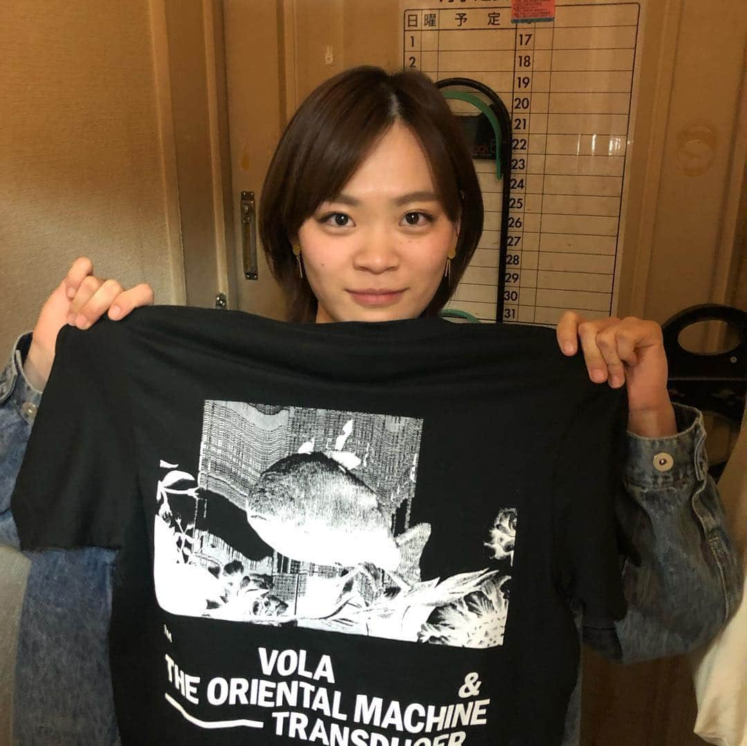 有江嘉典さんのインスタグラム写真 - (有江嘉典Instagram)「本日はVOLA&THE ORIENTAL MACHINEのアルバムリリースパーティー@渋谷La.mama。もうすぐスタートです！！メンバーはリーダー、あごひげ、金髪、オレンジ髪、ゲストボーカルにグッドルッキングガールでお送りします！(全員本名無し) #volaandtheorientalmachine」5月3日 18時02分 - yoshinori_arie