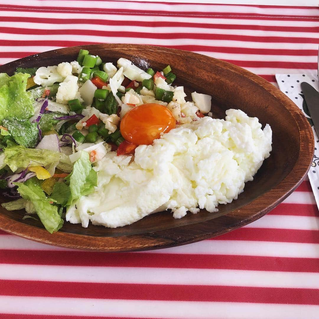 池田ゆりさんのインスタグラム写真 - (池田ゆりInstagram)「減量食紹介✨ 朝ごはん編 残りあと2週間！  卵白5個と黄身1個と野菜たち🥦 残りの卵は醤油につけて家族が食べました😋 卵黄は朝しか食べないよ✨  #減量食 #卵白 #protein #helthyfood #糖質制限 #脂質制限 #fitness #fitmodel #instagood #蒸し野菜 #단백질 #훈련 #일본」5月3日 18時04分 - yuri_hj_726