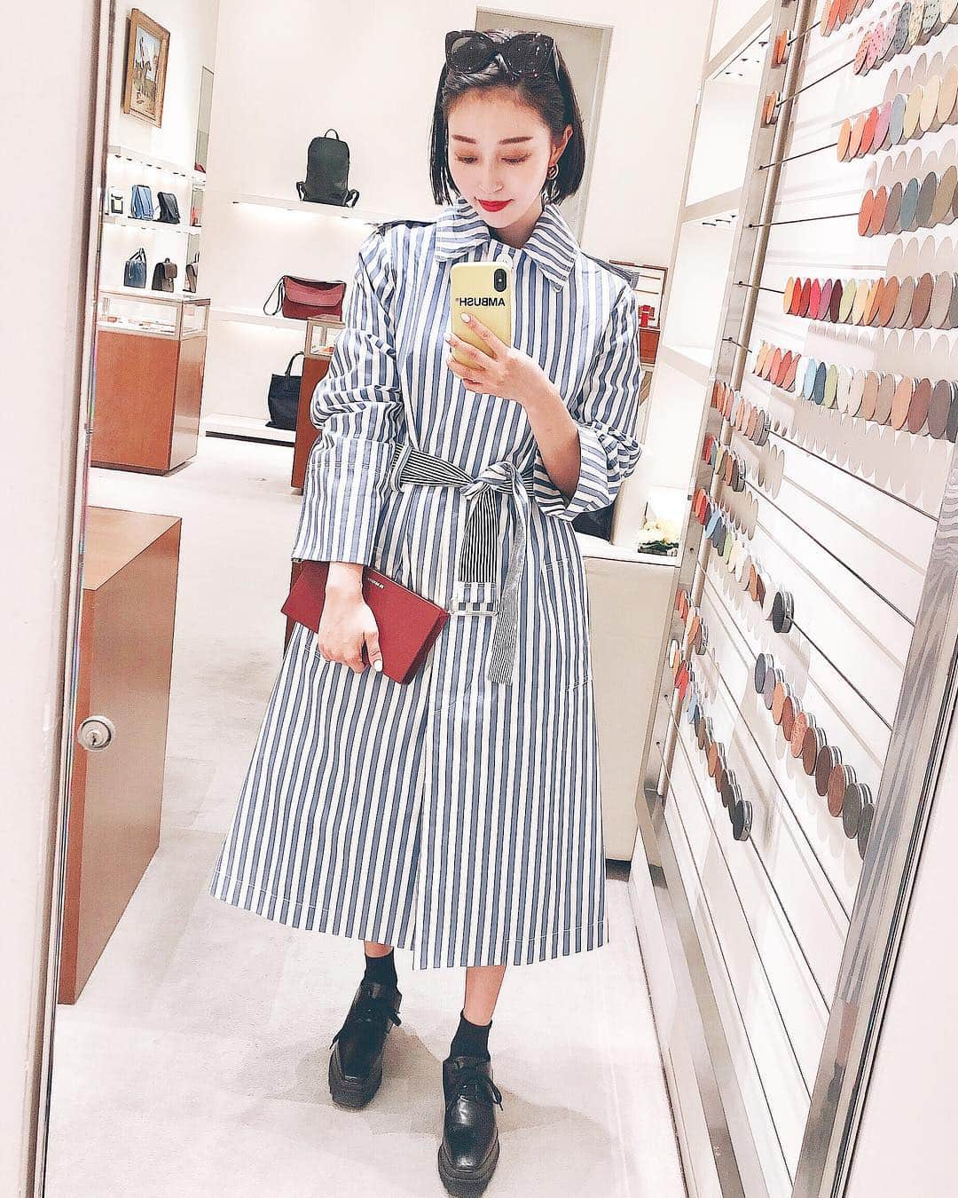 梅谷安里さんのインスタグラム写真 - (梅谷安里Instagram)「shopping day🌈🌈🌈 今から @vady_dojima でトレーニングして夜ご飯へ🤤 ・ ・ coat/ @celine  bag/ @jilsander  shoe/ @stellamccartney  #ootd#outfit #fashion#コーデ #コーディネート #shopping#お買い物」5月3日 18時08分 - anriworld