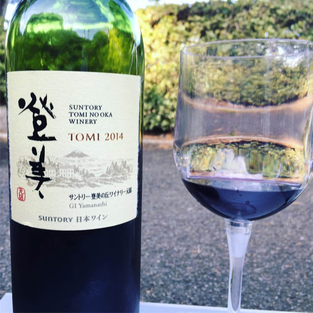 ひぐち君さんのインスタグラム写真 - (ひぐち君Instagram)「日本ワインに浸るGW🍷 都内にてキャンプ気分。 #登美 赤 2014 #merlot 43% #cabernetsauvignon 42% #cabernetfranc 9% #petitverdot 6% #サントリー登美の丘ワイナリー  #suntory  #山梨県 #甲斐市 #重川 樽発酵 2018 #koshu #塩山洋酒醸造  #甲州市 #塩山 #新鶴シャルドネ 2017 #chardonnay #シャトーメルシャン  #福島県 #会津美里町  #ロゼ #シャトージュン #勝沼町 #日本ワイン 🇯🇵 #japanesewine #vinjaponais  #wine #vin #vino #wineexpert  #tokyo」5月3日 18時13分 - higehiguchi