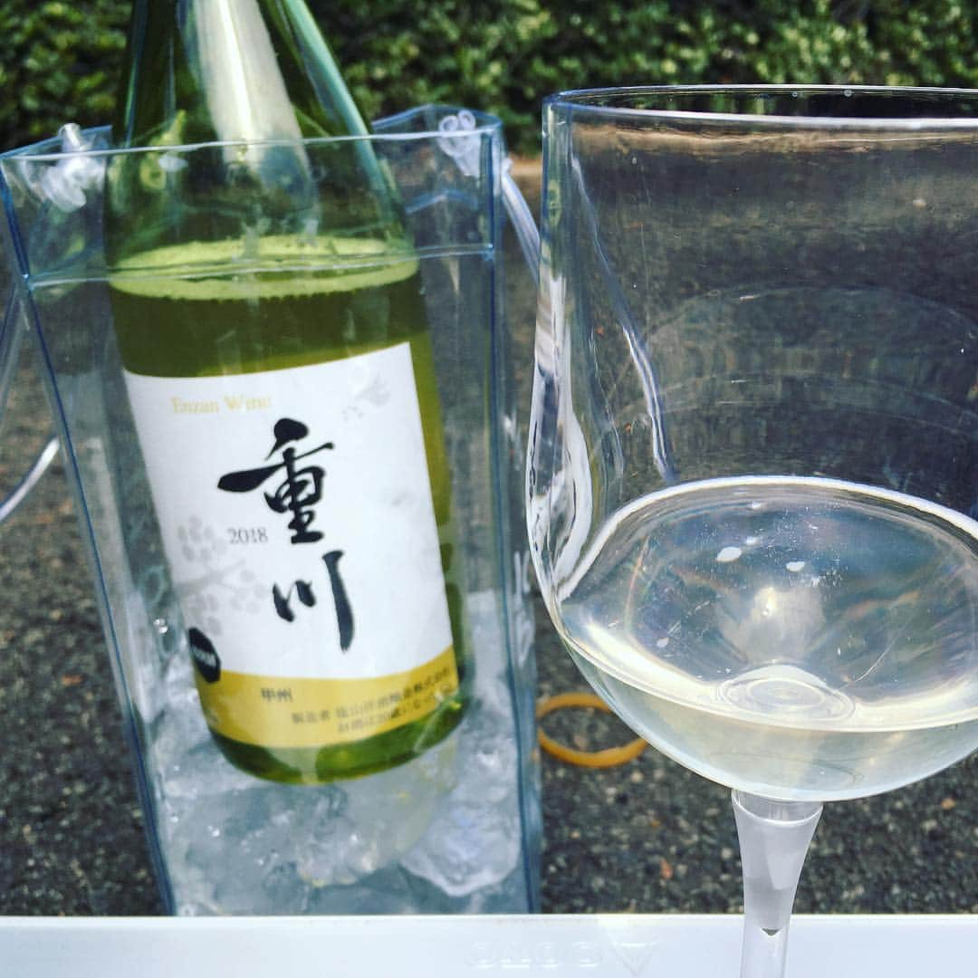 ひぐち君さんのインスタグラム写真 - (ひぐち君Instagram)「日本ワインに浸るGW🍷 都内にてキャンプ気分。 #登美 赤 2014 #merlot 43% #cabernetsauvignon 42% #cabernetfranc 9% #petitverdot 6% #サントリー登美の丘ワイナリー  #suntory  #山梨県 #甲斐市 #重川 樽発酵 2018 #koshu #塩山洋酒醸造  #甲州市 #塩山 #新鶴シャルドネ 2017 #chardonnay #シャトーメルシャン  #福島県 #会津美里町  #ロゼ #シャトージュン #勝沼町 #日本ワイン 🇯🇵 #japanesewine #vinjaponais  #wine #vin #vino #wineexpert  #tokyo」5月3日 18時13分 - higehiguchi