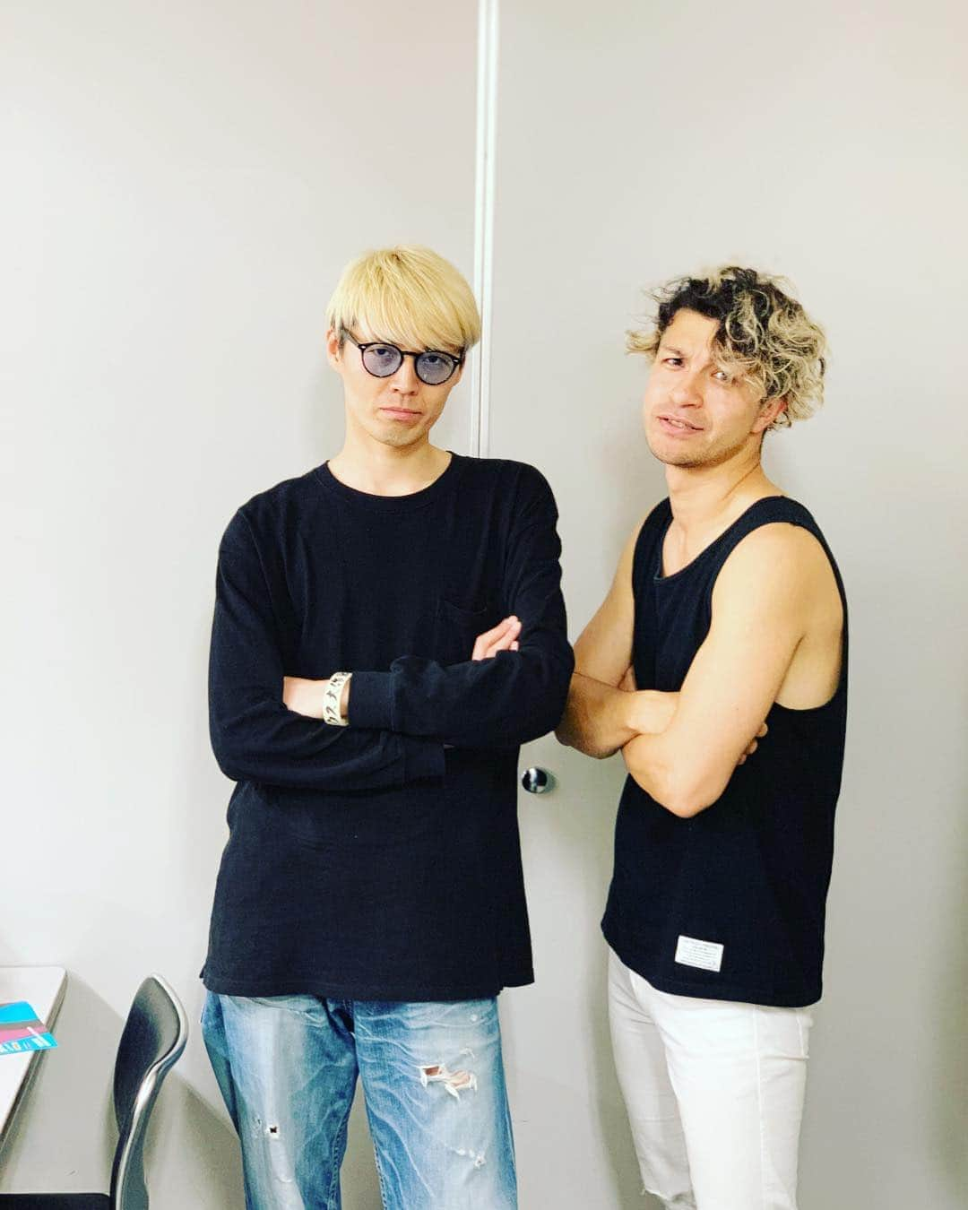 岡本伸明さんのインスタグラム写真 - (岡本伸明Instagram)「ビバラロック初日にBIGMAMAの政人（金井ね）の誕生日を祝いに、、、BIGMAMAのライブを観に行った！  同志だし同期だし仲間だし、刺激もらった！  ５日のビバラトップバッターはさらなるいける！  写真は令和二発目のツーショットでリアドと！  #ビバラロック #BIGMAMA #thetelephones」5月3日 18時25分 - nobu_okamoto2