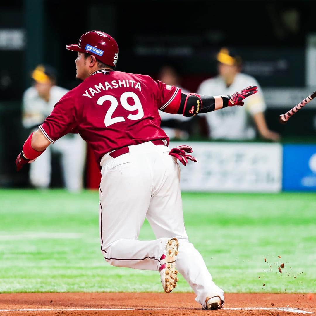 東北楽天ゴールデンイーグルスさんのインスタグラム写真 - (東北楽天ゴールデンイーグルスInstagram)「⚾️ ⚾️H 12x-11 E⚾️ 延長12回4時間55分に及んだ総力戦は悔しい敗戦に。 山下選手が8回に代打で1号ソロを放つと 10回にも一時勝ち越し2号ソロの連続ホームラン‼️‼️ 藤田選手は猛打賞✨浅村選手は6号2ラン👍🏼 嶋選手も満塁のチャンスで3点タイムリー2ベース‼️ 投げては西宮選手、青山選手、ハーマン選手、 松井選手が無失点のナイスピッチング‼️‼️ #rakuteneagles #RESTART #日本一の東北へ #山下斐紹 #藤田一也 #浅村栄斗 #嶋基宏」5月3日 18時36分 - rakuten_eagles