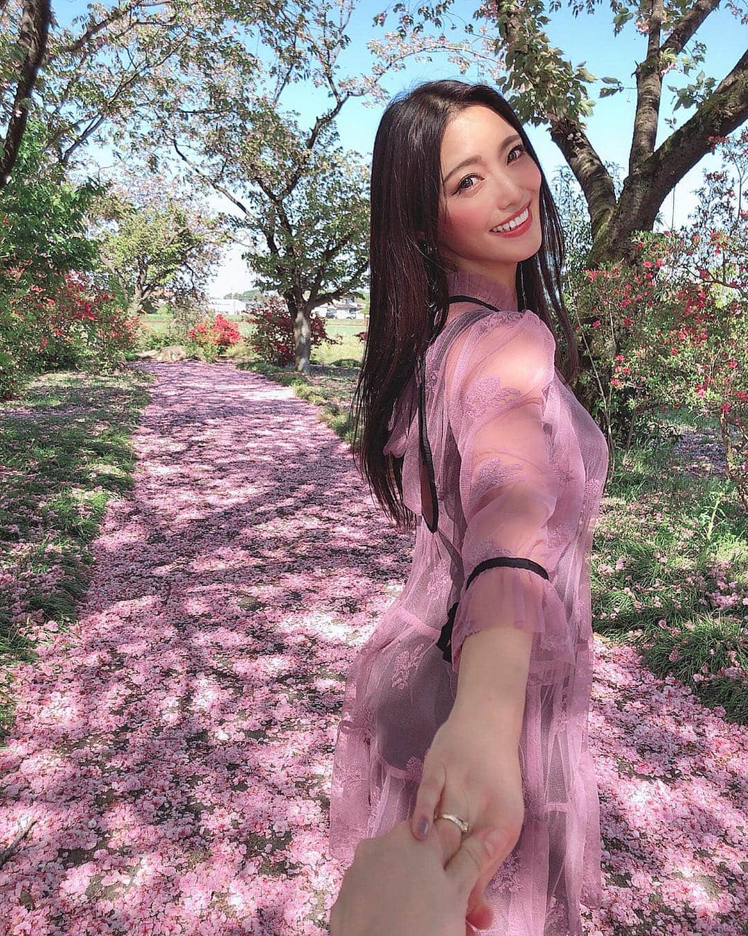 MIKAさんのインスタグラム写真 - (MIKAInstagram)「彼女と桜道なうに使っていいよ💕🙈 今夜はアゲハにみんな集合だよ!! @agehatokyo . . . #sakura #cherryblossom #cyberjapan #cyberjapandancers #サイバージャパン #桜」5月3日 18時29分 - cjd_mika