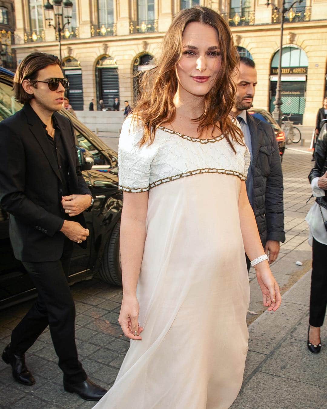 British Vogueさんのインスタグラム写真 - (British VogueInstagram)「#KeiraKnightley has confirmed she is expecting her second child with her husband, James Righton. The actor and long-time ambassador of @ChanelOfficial stepped out last night in a bespoke chiffon dress by the French fashion house to celebrate the brand’s annual #J12 cocktail party. Click the link in bio for more on her look and the actor's inspirational thoughts on motherhood.」5月3日 18時47分 - britishvogue