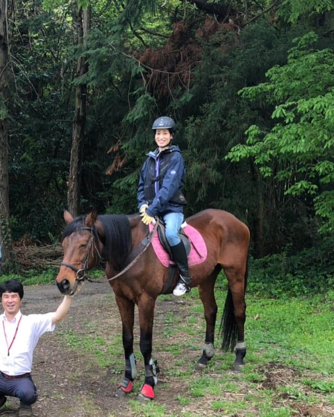 佐藤弥生さんのインスタグラム写真 - (佐藤弥生Instagram)「乗馬体験は🐴エルミオーレ茨城 私が乗ったコは実は26歳のおじいちゃんなの とても大人しくて可愛かったよ♪ 車も空いてて渋滞にもハマらず 空いた時間はずっと馬を見ていました 可愛いサラブレッド達が沢山いましたよ 人参🥕持って来れば良かったなーと また乗りたいね🐴 シマダさん🐴秦さんありがとうございました #乗馬体験#🐴#horse#horseriding#エルミオーレ」5月3日 18時51分 - yayoyayo_s