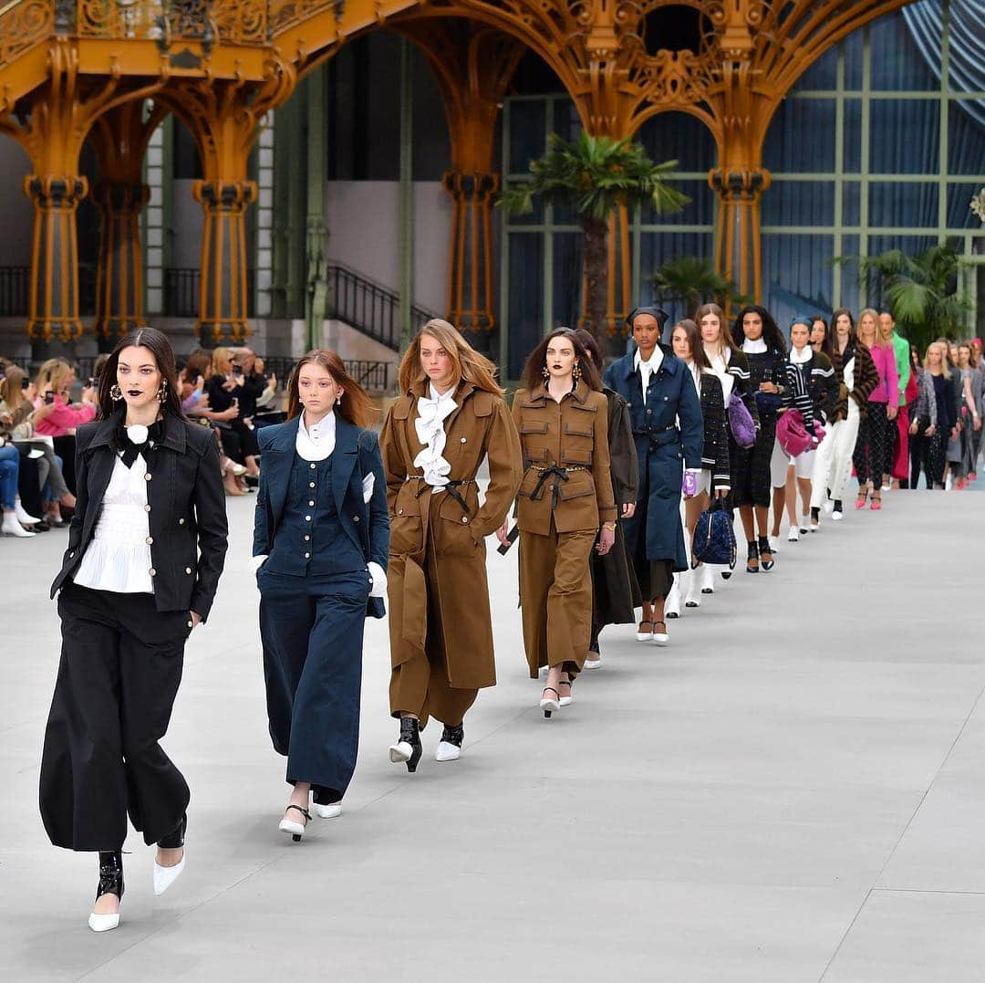 British Vogueさんのインスタグラム写真 - (British VogueInstagram)「Destination CHANEL. #VirginieViard presents the #ChanelCruise 2020 collection for the French fashion house, transforming the Grand Palais into a Beaux-Arts style train station. Click the link in bio to see every single look from the show in Paris. #CHANEL」5月3日 18時58分 - britishvogue