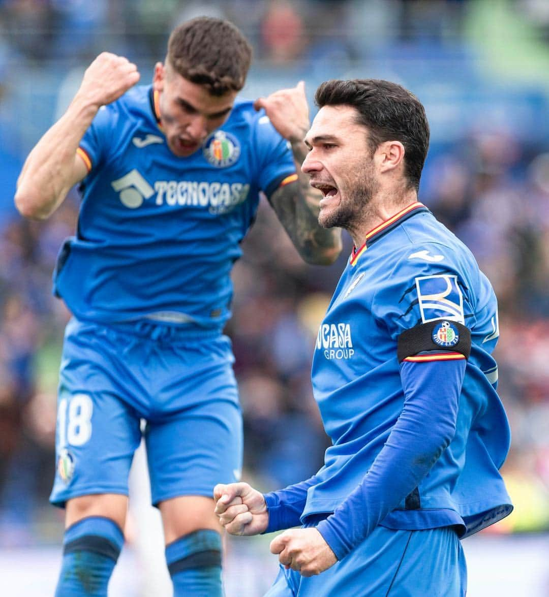 LFPさんのインスタグラム写真 - (LFPInstagram)「Double #FridayFeeling! 💙💪🏻💙 • #Getafe #Arambarri #JorgeMolina #LaLigaSantander #LaLiga」5月3日 19時09分 - laliga