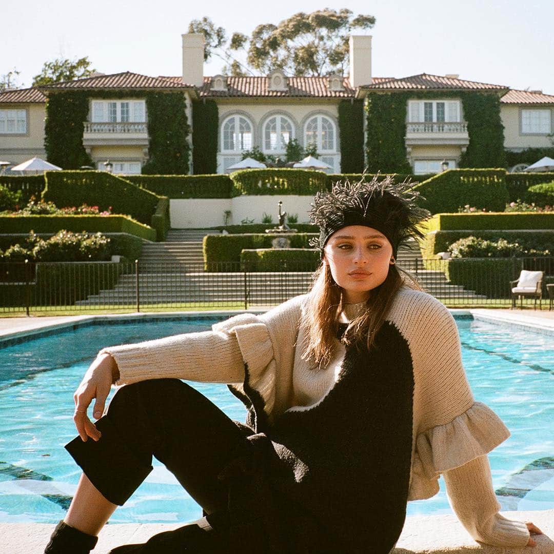 Valentinoさんのインスタグラム写真 - (ValentinoInstagram)「Christian Coppola @ccopp captures @lilliyascarlett at the pool, wearing #ValentinoLune in Montecito, California.」5月3日 19時15分 - maisonvalentino