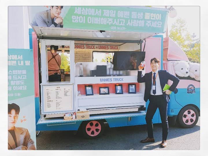 ホン・ジョンヒョンのインスタグラム：「너무 좋아 빙구웃음😁 지효누나 너무 고마워요😍 화이팅할게요! 아자잣 @my_songjihyo #세상에서제일예쁜내딸」