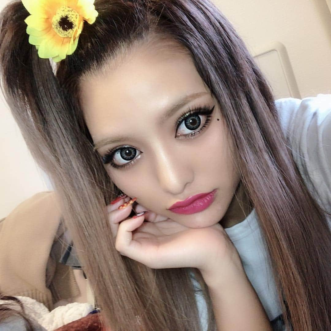 うさたにパイセンさんのインスタグラム写真 - (うさたにパイセンInstagram)「割とまだまだいけるくない？？？w . 今年であたいも20代後半か。。。 . . #bba #令和 #gal #歳なんてただのナンバー #自撮りババア参上」5月3日 19時28分 - usatanipaisen1215