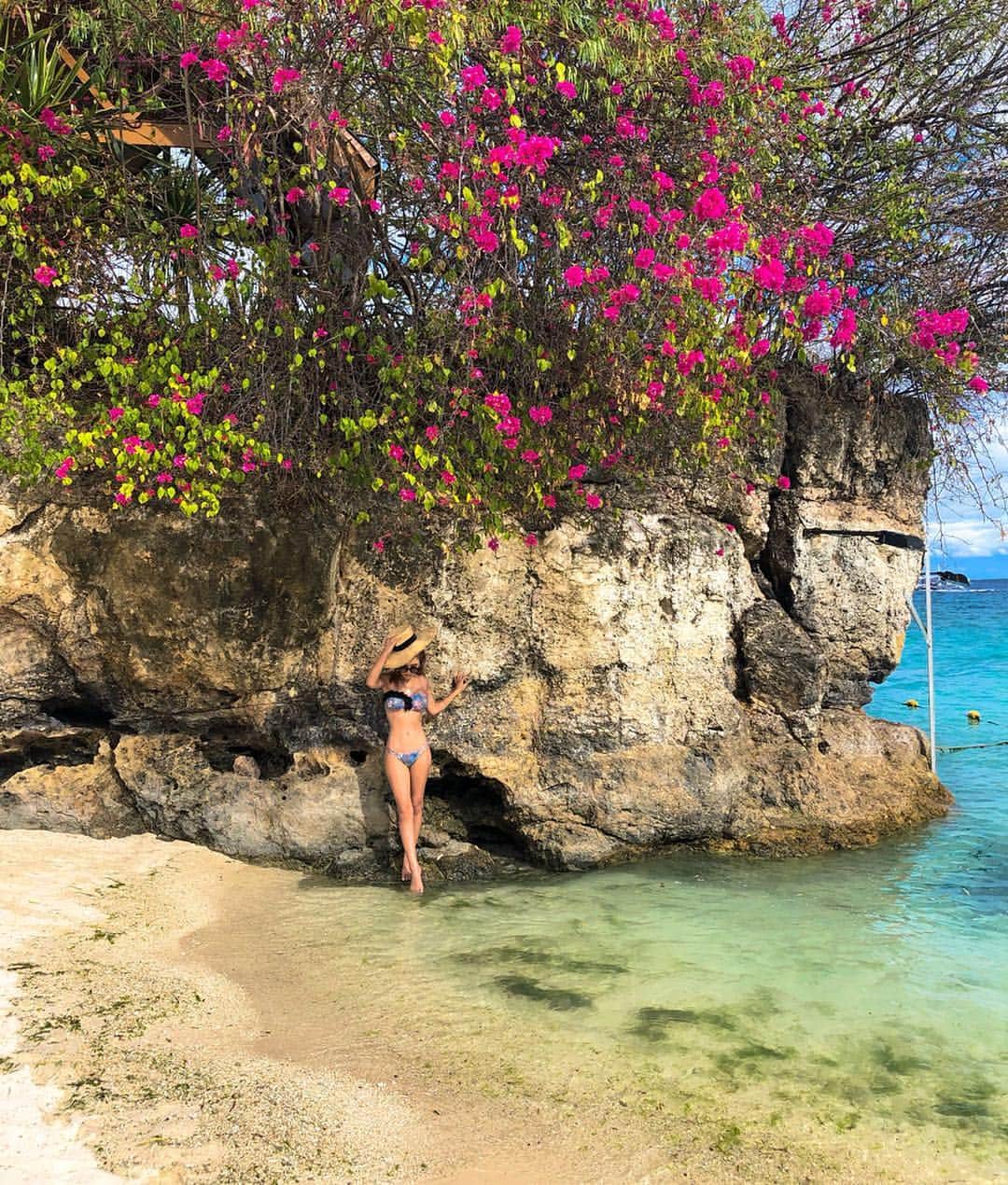 梯真奈美さんのインスタグラム写真 - (梯真奈美Instagram)「今日もいっぱい日差しあびて身体が火照ってる🌺  #セブ島 #cebu #mactan #philippine #philippines #eimy_lifeis #swimwear #bikini #beach #sea #resort #eimy #eimyistoire」5月3日 19時28分 - official_manami