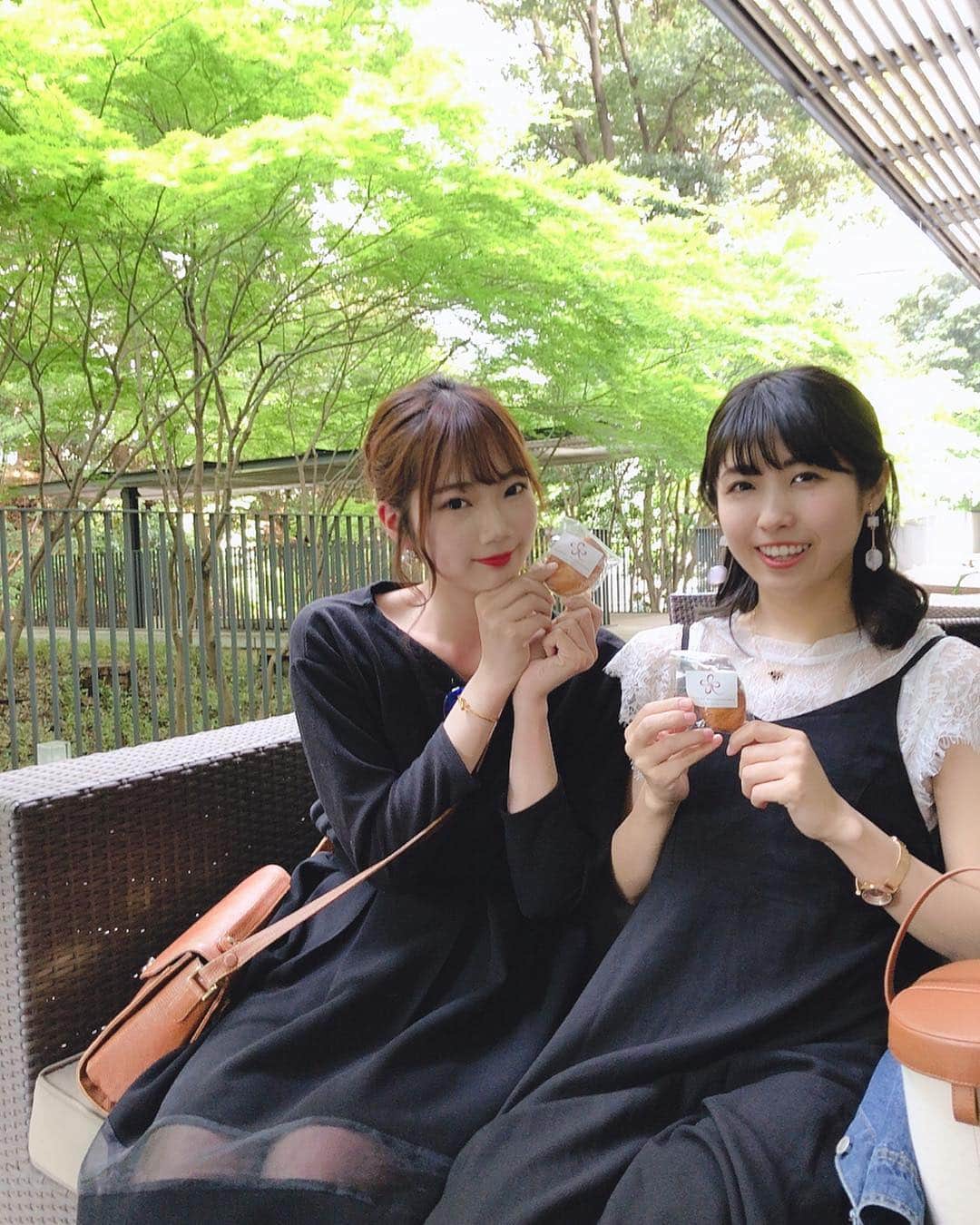小谷津友里さんのインスタグラム写真 - (小谷津友里Instagram)「原宿のフレンチレストラン @keisukematsushimatokyo  でランチ♪ 世界的シェフ松嶋啓介氏のレストラン👨‍🍳 フランス ニース🇫🇷に本店を構え、 ニースを時差なく感じられる お店です✨ * * 通常のダイニングの営業に加えて 毎週金曜は カレーのカフェもオープンするよ🍛🇫🇷 塩なしカレー🍛 ココナッツカレー&ダールカレー 食材のうまみを引き出す調理法で、 とても優しい味♪ 余計な味付けもなく、健康的です‪⸜(*ˊᵕˋ* )⸝‬ 特にココナッツカレーの自然な甘みが好みでした♡ フランスらしくロゼワインとあわせて頂きました🍷 美味しかった～！ * * 原宿の明治通り沿い、 東郷神社の横 原宿警察署裏で 原宿の中心部にあるにもかかわらず、この大自然🌲 森に囲まれていて最高のロケーションです^_^💓 もう半袖でちょうどいい温かさね😍 * #keisukematsushima  #原宿ランチ#原宿レストラン#カレー#塩なし#harajuku #restaurant #curry #ヘルシーメニュー #ビーガン#松嶋啓介#france#ニース#ミシュラン#フレンチ#nice#原宿カフェ#cafe#マドレーヌ#自然#健康的な食事 #健康#ダイエット #キヌア #こやゆりフード#カフェ巡り#cafestagram」5月3日 19時28分 - yurikoyatsu