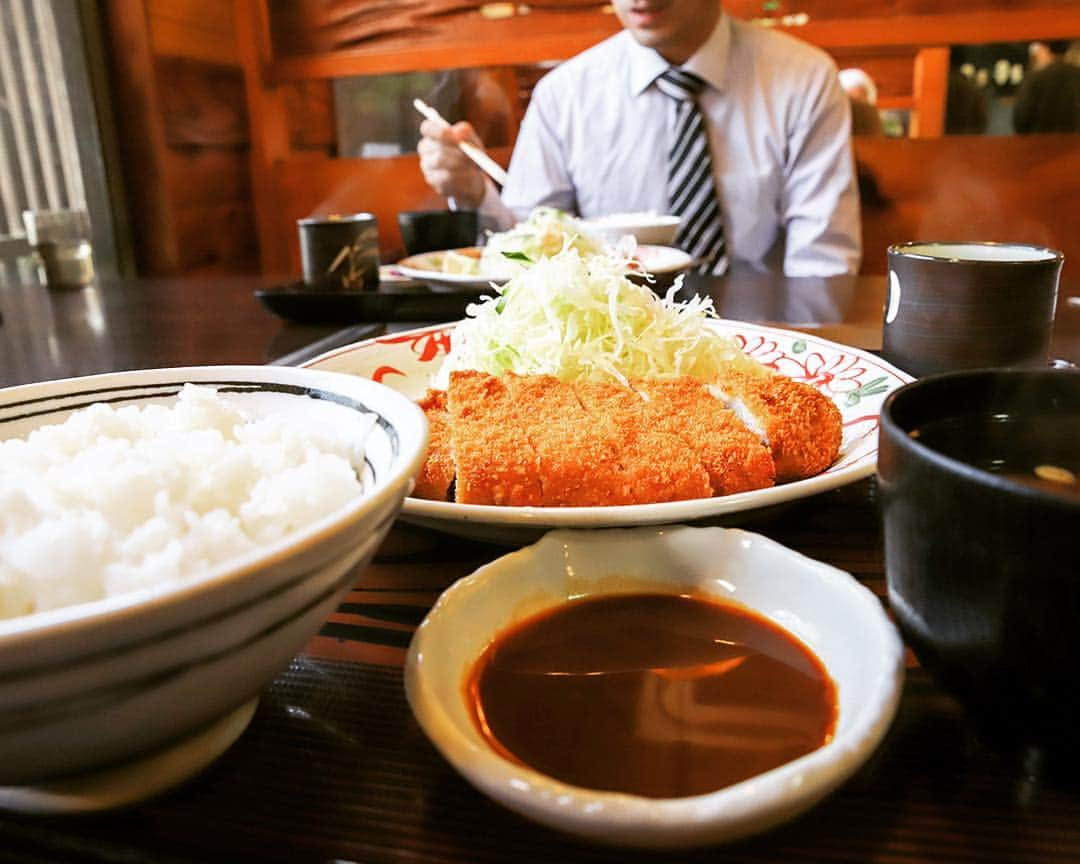 愛知県田原市さんのインスタグラム写真 - (愛知県田原市Instagram)「I want to eat Pork cutlet!!! 四の五の言わずに、トンカツ！！！ #トンカツ#ランチ#昼飯#ランチより昼飯って感じ#田原の肉は柔らかくておいしいよ#エネルギーチャージ完了#午後もがんばろ#花金  #たはら暮らし * #渥美半島#田原市#田原#伊良湖岬#伊良湖#赤羽根 #tahara#irago#akabane #サーフィン#surfing#田舎暮らし#日々の暮らし#休日の過ごし方#スローライフ#instagramjaran#igersjp」4月19日 10時54分 - tahara_kurashi