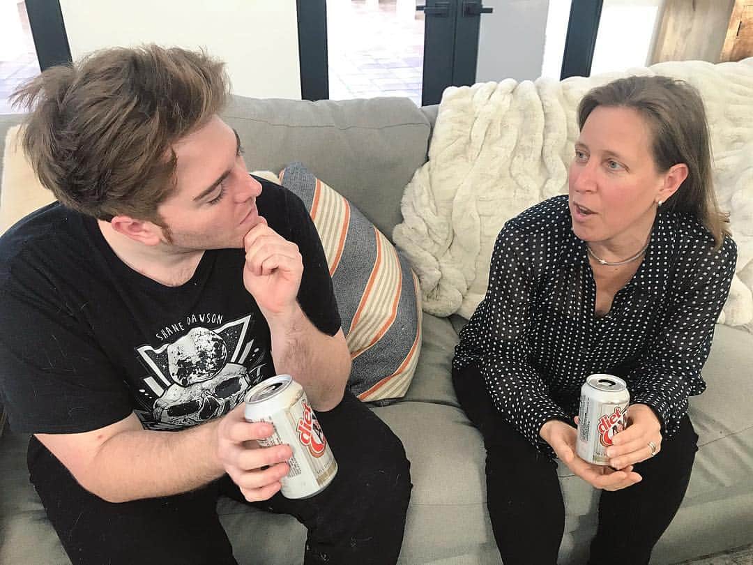 シェーン・ドーソンのインスタグラム：「‪Thank you @SusanWojcicki for being so open and willing to answer my questions today. Your story of how you became the CEO of youtube was so fascinating & inspiring. Today was really special and i’ll never forget it :,) thank u for having root beer and tea with me and my friends. ‬」
