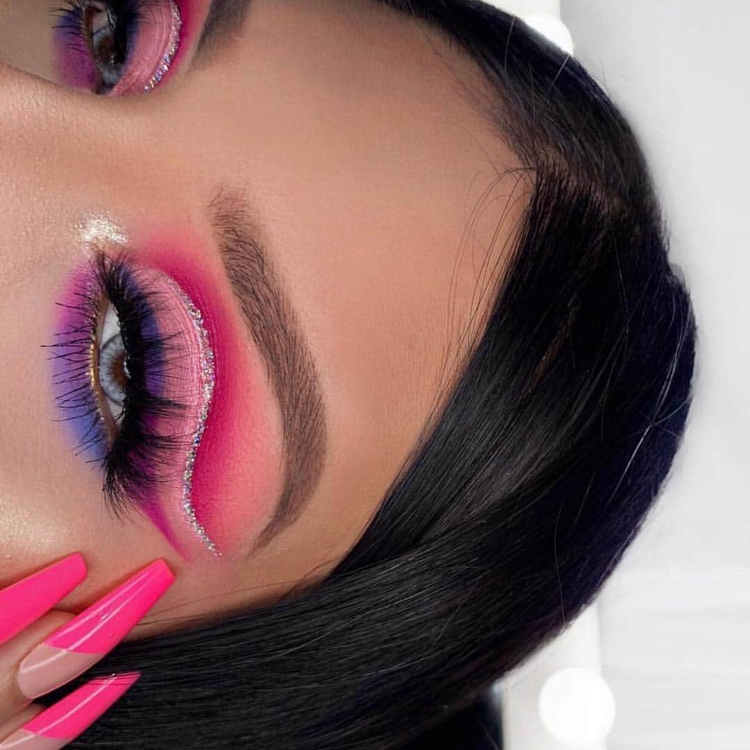 Jeffree Star Cosmeticsさんのインスタグラム写真 - (Jeffree Star CosmeticsInstagram)「SUGAR PIE 💕🍭 This #cutcrease using our #BloodSugarPalette is bringing the pink flames 🔥🔥 @mercedezxoxx you have stolen our wigs and our attention with this one 😍😍 #jeffreestarcosmetics #BloodSugar」4月19日 10時53分 - jeffreestarcosmetics